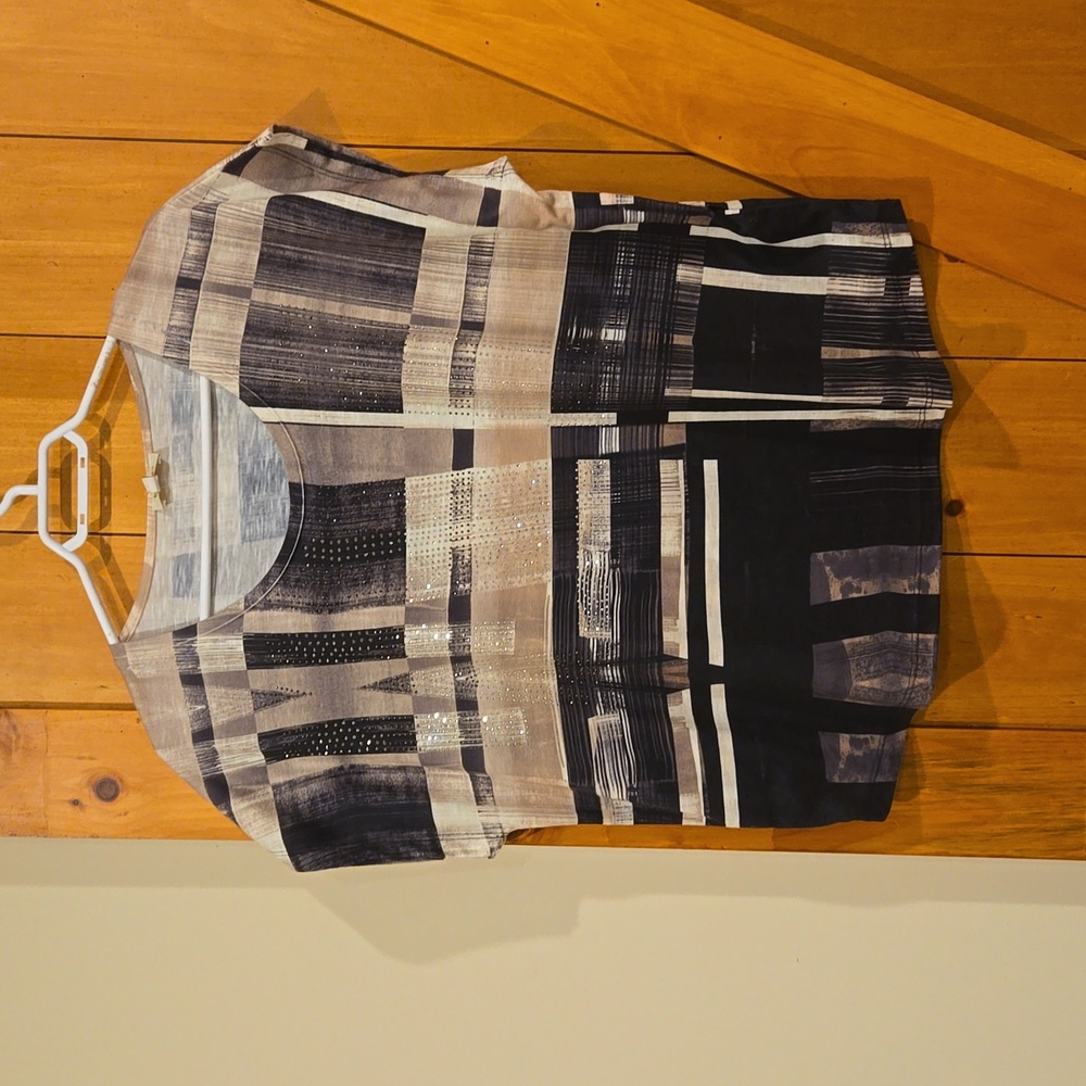 (#28) Ladies top NWT